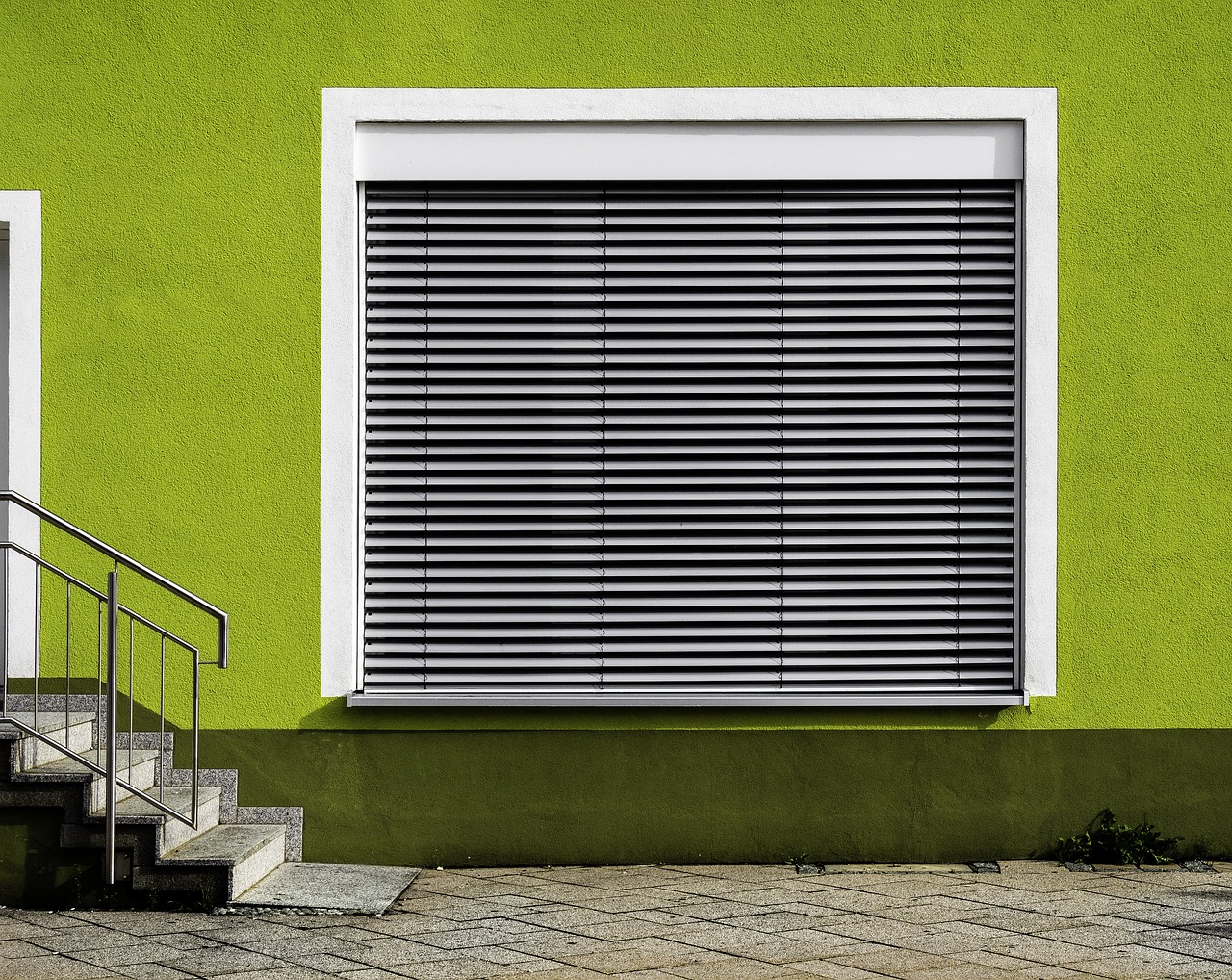 Funkcjonalne osłony okienne w przestrzeni mieszkalnej i użytkowej